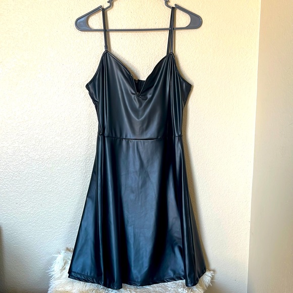 Streetwear Society Dresses & Skirts - BNWT Streetwear Society Black party Dress sz XL